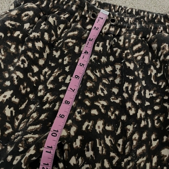 Cleobella 100% organic cotton fleece leopard animal print jogger pants & pockets - Picture 3 of 8